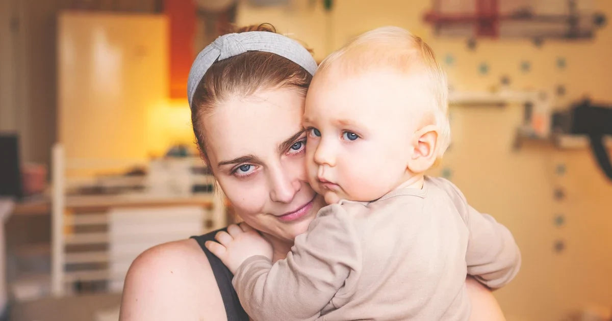 Anya karjában tartja csecsemőjét - az ősbizalom kialakulása a korai kötődésben